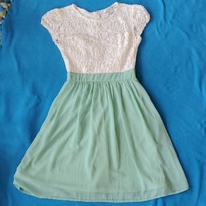 Cute flowy lace dress with sweetheart neckline